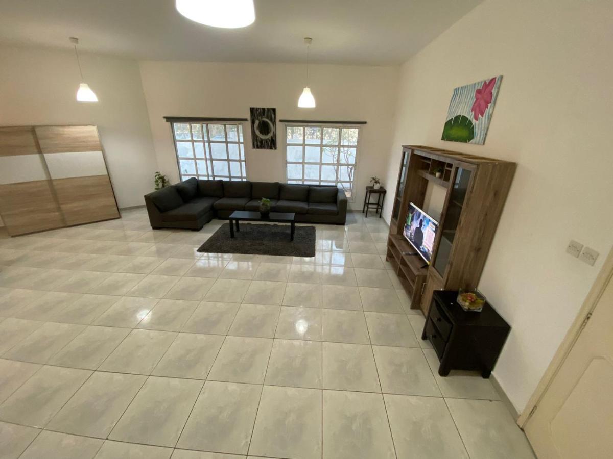 Comfortable Private Rooms In Compound Housing Dubai Exterior foto
