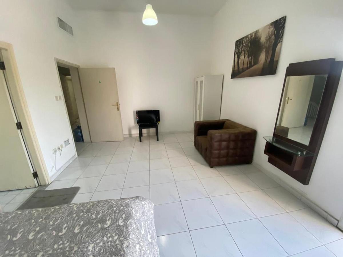 Comfortable Private Rooms In Compound Housing Dubai Exterior foto