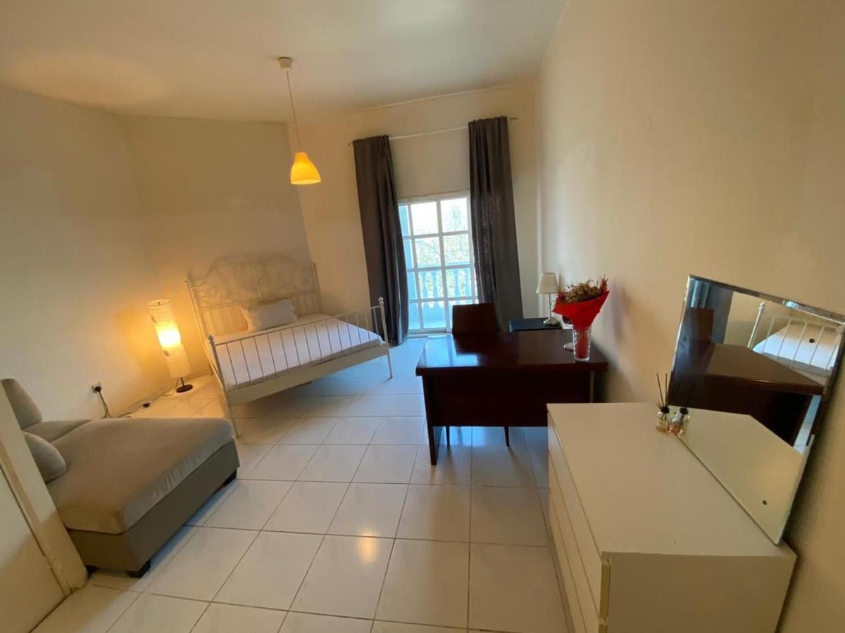 Comfortable Private Rooms In Compound Housing Dubai Exterior foto