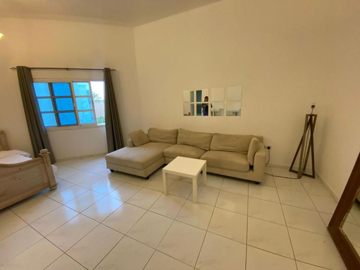 Comfortable Private Rooms In Compound Housing Dubai Exterior foto